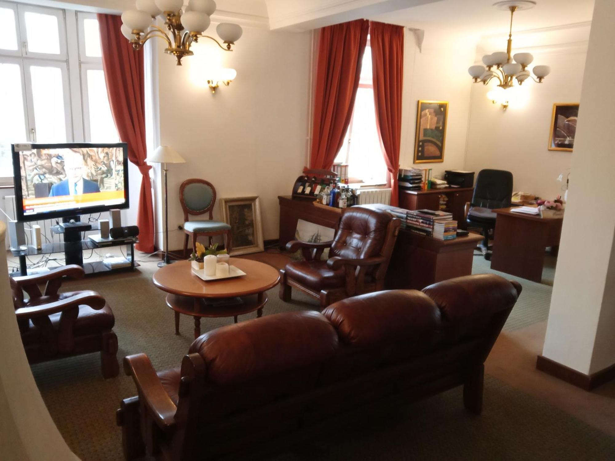 Retro Hotel Villa اوسترافا المظهر الخارجي الصورة
