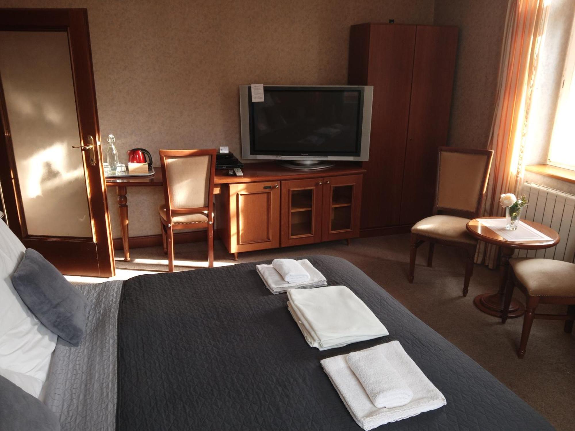 Retro Hotel Villa اوسترافا المظهر الخارجي الصورة