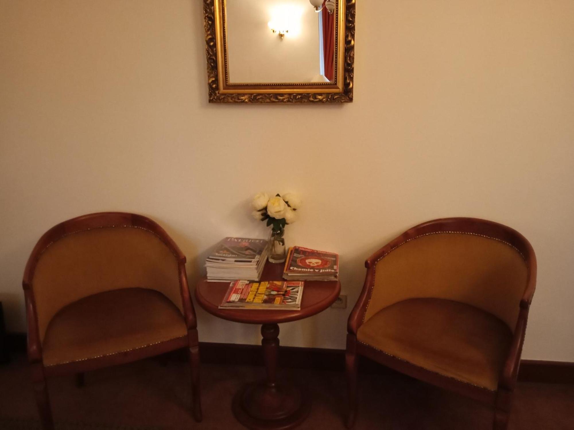 Retro Hotel Villa اوسترافا المظهر الخارجي الصورة