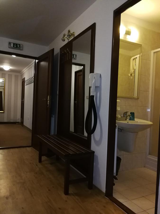 Retro Hotel Villa اوسترافا المظهر الخارجي الصورة