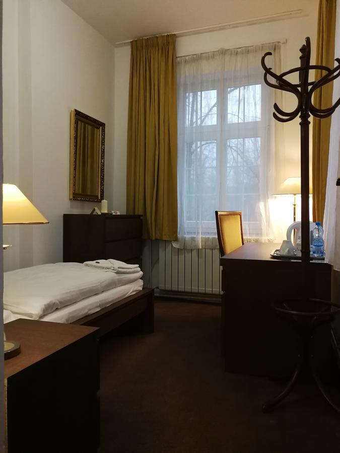 Retro Hotel Villa اوسترافا المظهر الخارجي الصورة